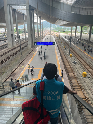乘車時(shí)您點(diǎn)的外賣是怎么送達(dá)的？看了就知道
